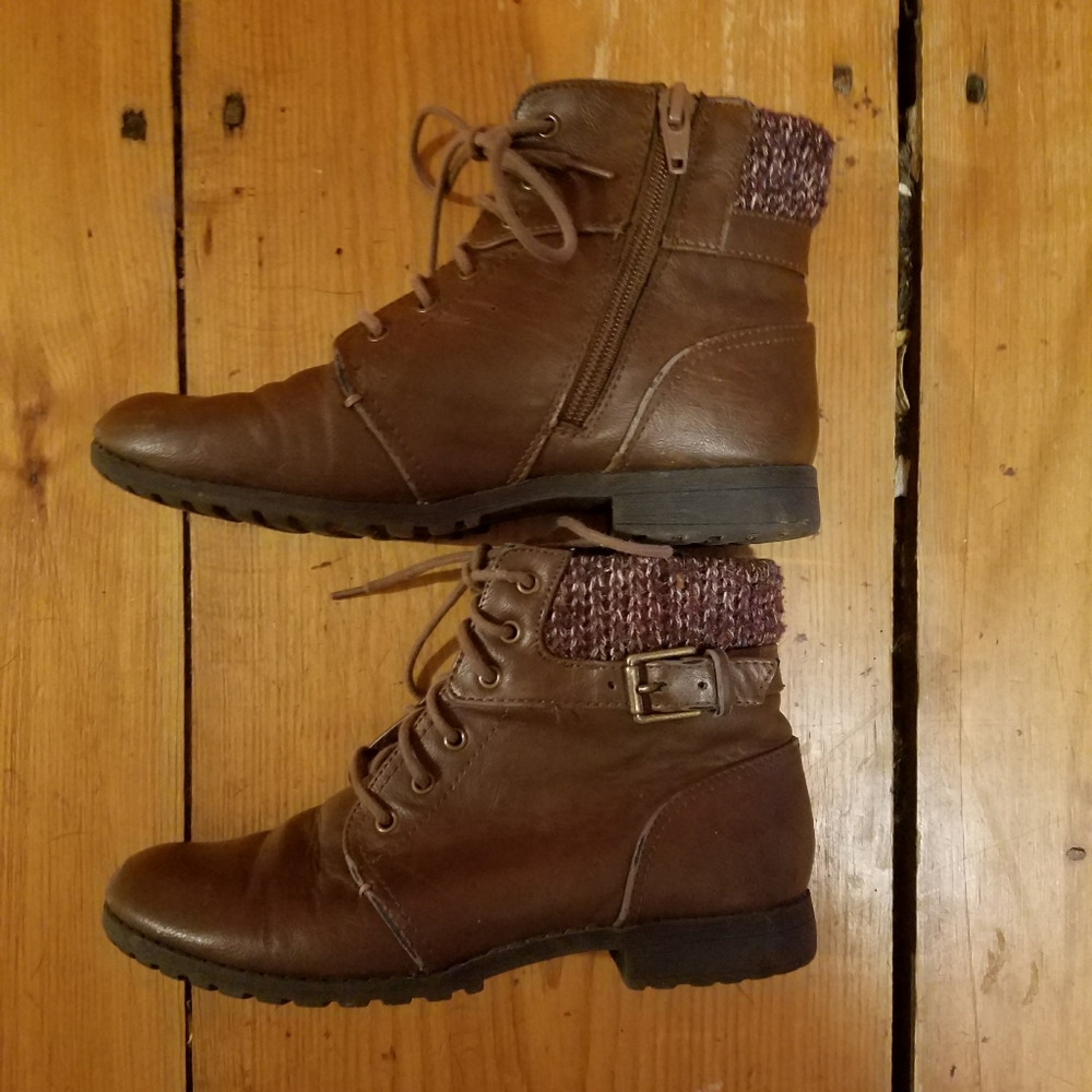 Pair of fashion boots.